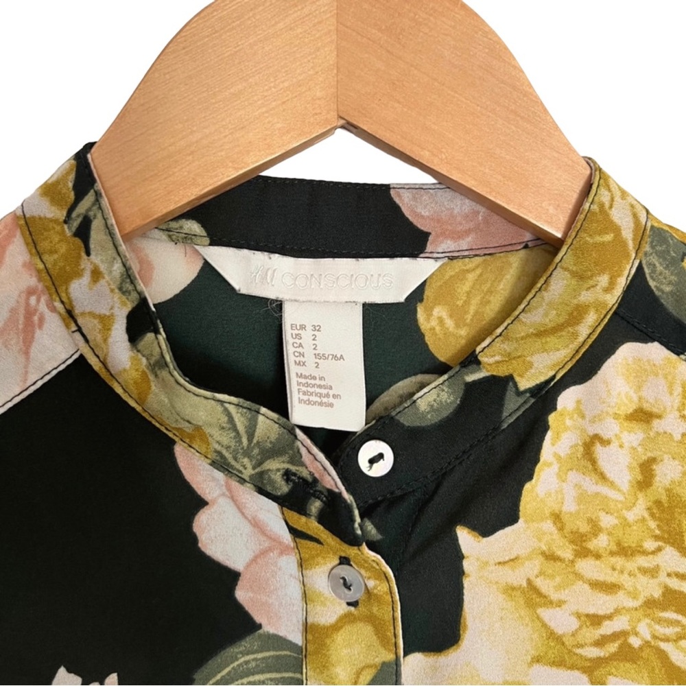 H&M Conscious Size 2 Hunter Green Floral Button Down Blouse - Picture 3 of 5
